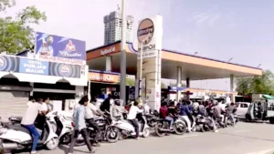 मध्य प्रदेश में पेट्रोल पंपों पर लंबी कतारें - 25-03-26
